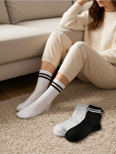 Prązkowane skarpetki 3 pack - wielobarwny. Skarpetki damskie Sinsay, bez wzorów, prążkowane. Za 15.99 zł.