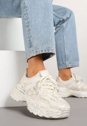 Beżowe Sneakersy na Grubej Podeszwie Ozdobione Tłoczeniem Viarllis. Brązowe obuwie sportowe damskie Born2be, z dresówki, bez zapięcia. Za 119.99 zł.