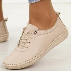 Beżowe skórzane półbuty damskie T.Sokolski 2023. Brązowe półbuty damskie Sokolski, na jesień, bez wzorów, z jeansu, z okrągłym noskiem, bez obcasa, na płaskiej podeszwie, bez zapięcia. Za 249.00 zł.