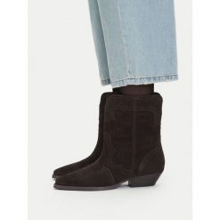 Botki Badura. Brązowe botki damskie Badura, bez obcasa, na płaskiej podeszwie, bez zapięcia. Za 299.99 zł.