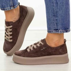 D. Brązowe skórzane półbuty damskie Filippo Dp6122/26. Brązowe półbuty damskie Filippo, na jesień, bez wzorów, ze skóry, z okrągłym noskiem, bez obcasa, na platformie, bez zapięcia. Za 239.00 zł.