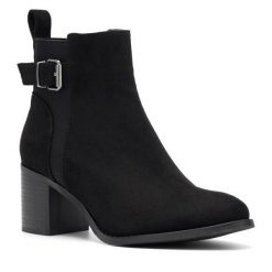 Botki Clara Barson. Czarne botki damskie Clara Barson, bez obcasa, na słupku, bez zapięcia. Za 149.99 zł.
