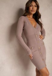Ciemnobeżowa Sukienka z Wiskozą o Dopasowanym Kroju z Imitacją Kieszeni i Guzikami Meriorra. Brązowe sukienki damskie Renee, bez wzorów, z wiskozy, eleganckie, bez ramiączek. W wyprzedaży za 95.99 zł.