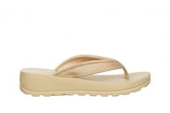 Japonki Azaleia Angelica Glitter Pearly Beige, Beżowy, Tworzywo - 38. Brązowe klapki damskie Azaleia, bez wzorów, z tworzywa sztucznego, bez obcasa, bez zapięcia. W wyprzedaży za 112.49 zł.