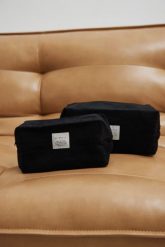 Kosmetyczka ze sztruksu w kolorze CZARNYM -TRAVEL small size-MAŁY. Czarne kosmetyczki damskie Marsala, bez wzorów, z bawełny. Za 69.90 zł.