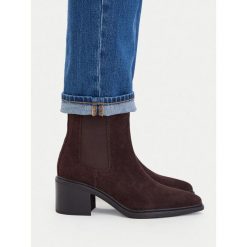 Botki Lasocki. Brązowe botki damskie Lasocki, bez obcasa, na słupku, bez zapięcia. Za 249.99 zł.