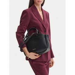 Torebka GINO ROSSI. Czarne torebki klasyczne damskie Gino Rossi, bez dodatków. Za 199.99 zł.