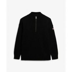 Pulower damski z rozpięciem na pół z kołnierzem przypominającym kołnierz od kurt. Czarne swetry klasyczne damskie Superdry, na zimę, z dzianiny, bez kołnierzyka. Za 349.55 zł.