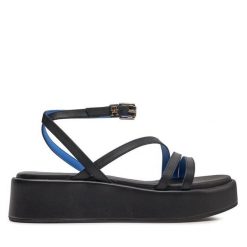 Sandały Tommy Hilfiger. Czarne sandały damskie Tommy Hilfiger, bez wzorów, bez obcasa, na koturnie, bez zapięcia. Za 569.99 zł.