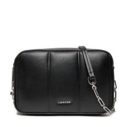 Torebka Calvin Klein. Czarne listonoszki damskie Calvin Klein, bez wzorów, bez dodatków. Za 249.99 zł.
