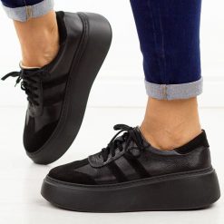 Czarne skórzane sneakersy damskie Deoni D632. Czarne obuwie sportowe damskie Deoni, na jesień, z jeansu, bez zapięcia. W wyprzedaży za 386.10 zł.