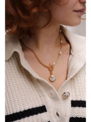 Pierres delicates Pozłacany naszyjnik z masą perłową - dł. 50 cm rozmiar: onesize. Białe naszyjniki damskie Pierres delicates, z perłą, pozłacane. Za 91.99 zł.