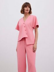 BGN Kamizelka w kolorze różowym rozmiar: 40. Różowe kamizelki damskie BGN, z aplikacjami, bez kaptura. Za 100.99 zł.