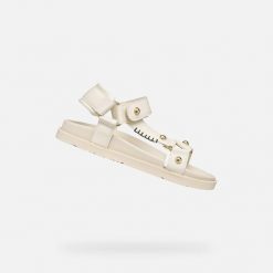 Sandały GEOX J SANDAL FOAMMENTERA Beżowy. Białe sandały damskie Geox, bez wzorów, z syntetyku, bez obcasa, bez zapięcia. Za 253.99 zł.