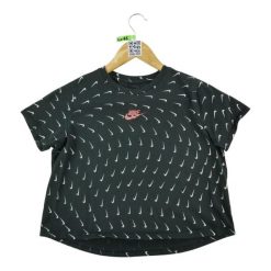 Second life - Damska koszulka z krótkim rękawem - Stan bardzo dobry. Czarne bluzki damskie Nike, bez wzorów, sportowe, bez kołnierzyka, bez ramiączek. Za 42.56 zł.