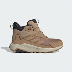 Buty trekkingowe Terrex Anylander CLIMAWARM+. Brązowe obuwie trekkingowe damskie Adidas, z materiału, bez zapięcia. Za 529.00 zł.