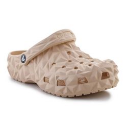 Klapki Crocs Classic Geometric Clog 209563-2DS beżowy. Brązowe klapki damskie bez wzorów, z materiału, bez obcasa, bez zapięcia. Za 374.47 zł.