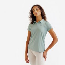 Koszulka polo z krótkim rękawem Club - zielona. Zielone bluzki damskie FOUGANZA, bez wzorów, z elastanu, sportowe, bez kołnierzyka, bez ramiączek. Za 59.99 zł.