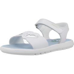 Sandały PABLOSKY 449100P Biały. Białe sandały damskie Pablosky, bez wzorów, ze skóry, bez obcasa, bez zapięcia. Za 258.99 zł.