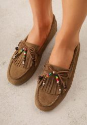 Ciemnobeżowe Mokasyny VICES z Imitacji Zamszu z Kokardką Kolorowymi Koralikami i Skórzaną Wkładką Nenden. Brązowe mokasyny damskie Renee, z jeansu, bez obcasa. Za 99.99 zł.
