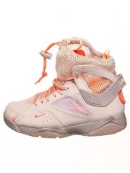Air Jordan Sneakersy "7 Retro" w kolorze kremowo-pomarańczowym rozmiar: 34,5. Brązowe obuwie sportowe damskie AIR JORDAN, z materiału, za kostkę, bez zapięcia. Za 285.49 zł.