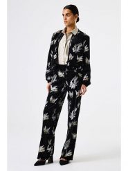 Garcia Spodnie w kolorze czarnym rozmiar: XL. Czarne spodnie materiałowe damskie Garcia, bez wzorów, z materiału. Za 217.99 zł.