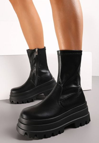 Czarne Botki na Masywnej Platformie Workery Elrora. Czarne botki damskie Born2be, eleganckie, bez obcasa, na płaskiej podeszwie, bez zapięcia. Za 189.99 zł.