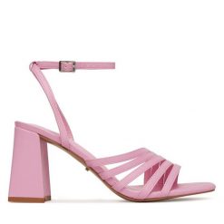 Sandały DeeZee. Czerwone sandały damskie DeeZee, bez wzorów, bez obcasa, na słupku, bez zapięcia. Za 64.99 zł.