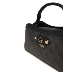 Torebka Guess. Szare kuferki damskie Guess, z aplikacjami, bez dodatków. Za 584.99 zł.