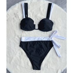 Strój kąpielowy dwuczęściowy z wiązaniem na plażę Ching. Czarne bikini Intica, bez wzorów. Za 159.00 zł.