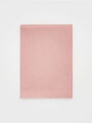 Gładki szal - brudny róż. Czerwone szaliki damskie Reserved, bez wzorów. W wyprzedaży za 29.99 zł.