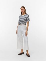 Vero Moda Koszulka w kolorze biało-granatowym rozmiar: S. Białe bluzki damskie Vero Moda, s, bez wzorów, z bawełny, bez kołnierzyka, bez ramiączek. Za 57.06 zł.