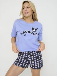 Piżama dwuczęściowa Kuromi - fioletowy. Fioletowe piżamy damskie Sinsay, bez wzorów, bez ramiączek. W wyprzedaży za 42.99 zł.