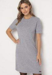 Szara Dzianinowa Sukienka z Wiskozą o T-shirtowym Kroju z Ozdobnymi Guziczkami Arissana. Szare sukienki damskie Born2be, bez wzorów, z dzianiny, eleganckie, bez ramiączek. W wyprzedaży za 63.74 zł.