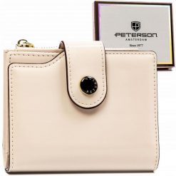Portfel damski Peterson PTN 012-LAK beżowy. Brązowe portfele damskie Peterson, bez wzorów, ze skóry ekologicznej. Za 54.00 zł.