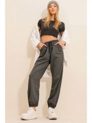 Trend Alacati Spodnie dresowe w kolorze antracytowym rozmiar: S. Czarne spodnie dresowe damskie Trend Alacati, s, bez wzorów, z bawełny. Za 61.46 zł.