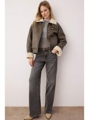 Trendyol Kurtka w kolorze khaki ze skóry syntetycznej rozmiar: XS. Brązowe kurtki damskie Trendyol, xs, bez wzorów, ze skóry, bez kaptura. Za 143.99 zł.