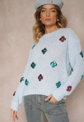 Jasnoniebieski Sweter z Wiskozą Zdobiony Cekinowymi Aplikacjami z Kwiatami Edalora. Niebieskie swetry klasyczne damskie Renee, l, z jeansu, bez kołnierzyka. Za 84.99 zł.