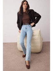 Trendyol Dżinsy - Straight fit - w kolorze błękitnym rozmiar: 38. Niebieskie jeansy damskie Trendyol, z podwyższonym stanem. Za 144.95 zł.