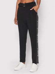 Liu Jo Spodnie materiałowe TA2213 T8423 Czarny Regular Fit. Czarne spodnie materiałowe damskie Liu Jo, bez wzorów, z materiału. W wyprzedaży za 339.99 zł.