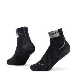 Skarpety BUFF CoolNet Quarter. Czarne skarpetki damskie Buff, bez wzorów, z elastanu. Za 109.99 zł.