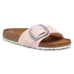 Klapki Birkenstock. Czerwone klapki damskie Birkenstock, bez wzorów, bez obcasa, bez zapięcia. Za 499.99 zł.