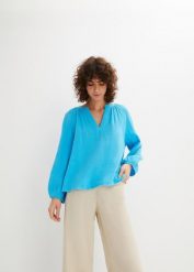 Bluzka oversize z przewiewnego muślinu z czystej bawełny. Niebieskie bluzki damskie bonprix, bez wzorów, z bawełny, bez kołnierzyka, bez ramiączek. Za 82.99 zł.