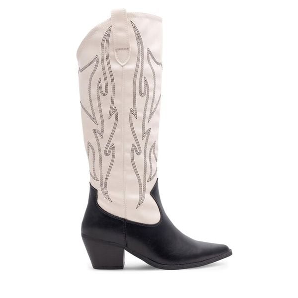 Kowbojki Jenny Fairy. Brązowe kozaki damskie Jenny Fairy, bez obcasa, na słupku, bez zapięcia. Za 199.99 zł.