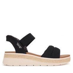 Sandały Skechers. Czarne sandały damskie Skechers, bez wzorów, bez obcasa, na płaskiej podeszwie, bez zapięcia. Za 289.99 zł.