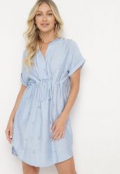 Niebieska Pudełkowa Sukienka ze Ściągaczem w Talii Zdobiona Cyrkoniami Pilefia. Niebieskie sukienki damskie Born2be, z aplikacjami, eleganckie, bez ramiączek. Za 119.99 zł.