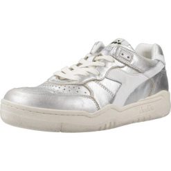 Buty DIADORA HERITAGE METAL WN Srebrny. Szare obuwie trekkingowe damskie Diadora, ze skóry, bez zapięcia. Za 710.99 zł.