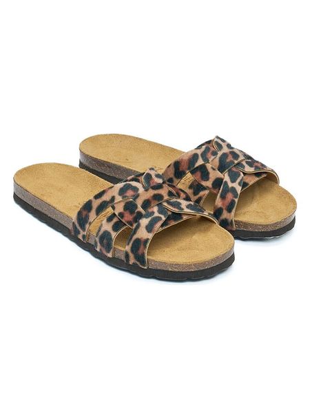 Mandel Klapki w kolorze beżowo-brązowym rozmiar: 40. Brązowe klapki damskie Mandel, bez wzorów, z otwartym noskiem, bez obcasa, bez zapięcia. Za 180.95 zł.