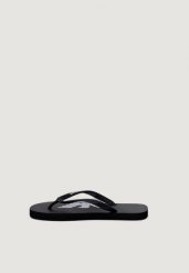 Japonki Kobieta EMPORIO ARMANI CONNECTED UNISEX swimwear. Czerwone klapki damskie Emporio Armani Connected, bez wzorów, bez obcasa, bez zapięcia. Za 104.60 zł.