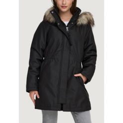 Parka Kobieta ONLY ONLMATHILDA WINTER FUR PARKA OTW. Czarne parki damskie Only, na zimę, z poliesteru, bez kaptura. W wyprzedaży za 364.75 zł.
